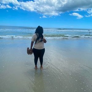 Meet your Posher, Crystal